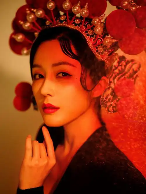 汤晶媚京剧造型国风大片 华贵清丽各有风情"睫毛精"令人羡慕 - 明星