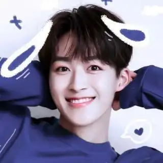 何洛洛,一个笑起来超醉人的男孩子