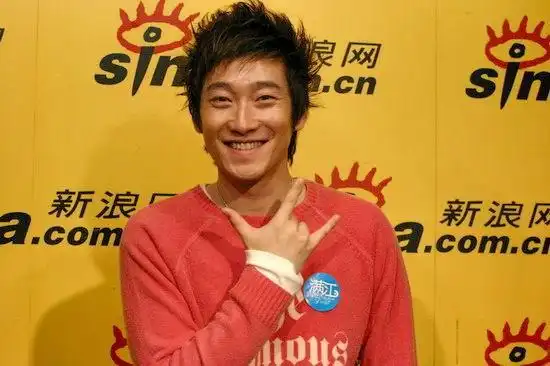 图文:歌手满江作客新浪嘉宾聊天室(1)