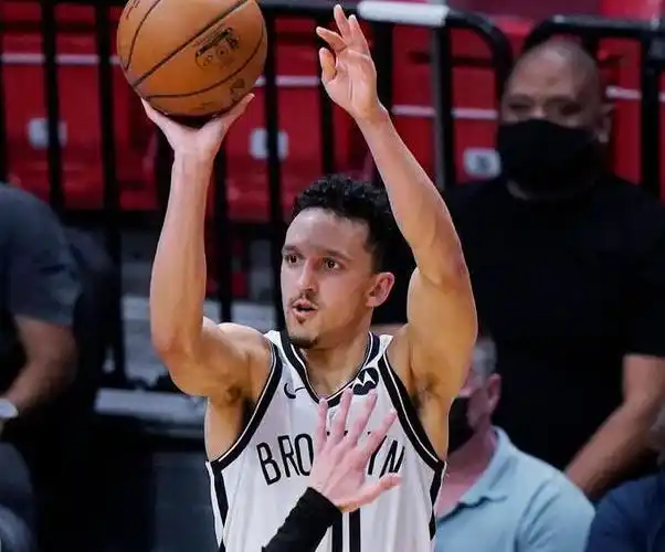 本场比赛,篮网球员兰德里-沙梅特表现不俗,上场37分钟,全场15投10中