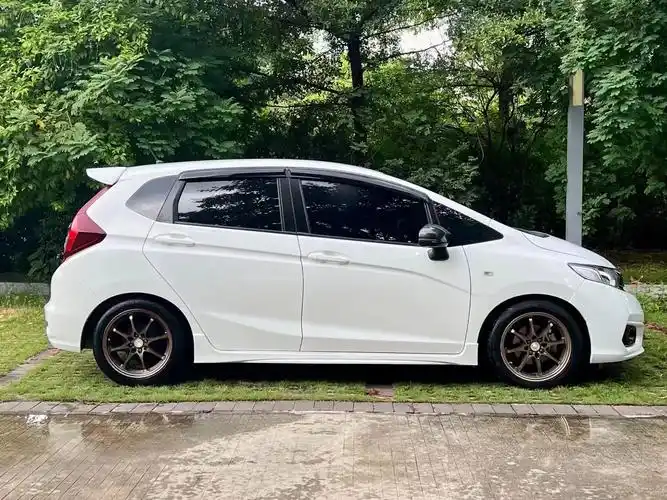 新货到店[庆祝]2019年本田飞度1.5l蓝标舒适版!费用到 - 抖音