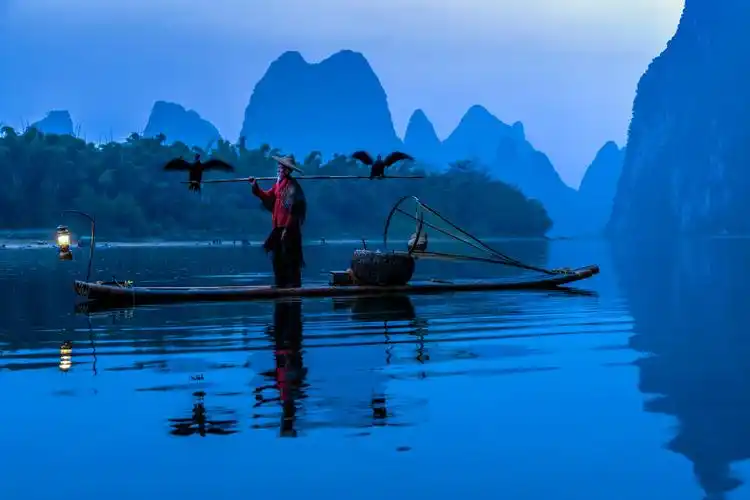 著名打卡地阳朔兴坪漓江边黄布倒影