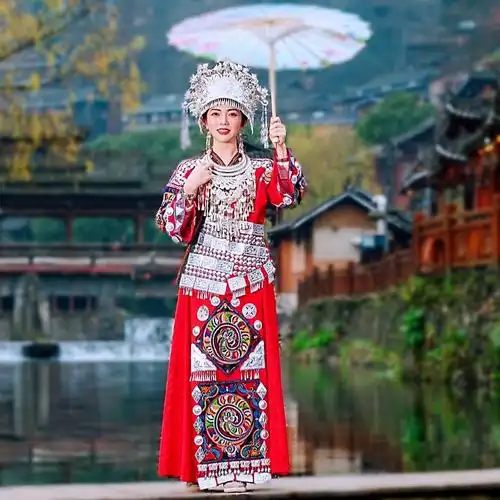 苗族服装女新款盛装整套苗家服饰土家族舞台演出旅拍摄影新娘婚服