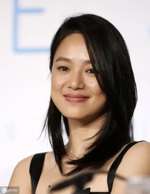 一个眼神,一个撩发就让人沉迷心醉的周韵