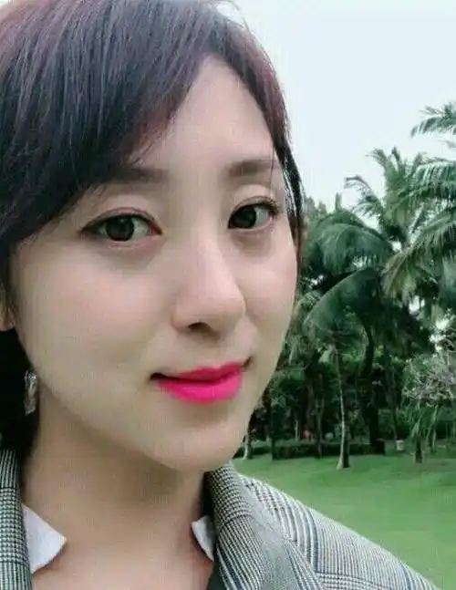 28岁的她因《星光大道》成名,32岁抢了别人老公,35岁活成这样_郭津彤