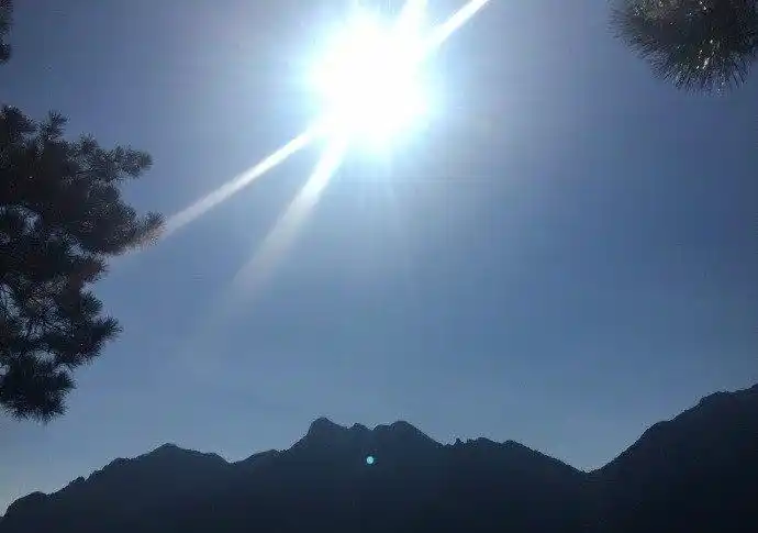 烈日当空,把我们快晒晕