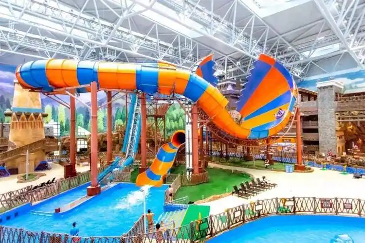 今年夏天,融创水世界又上新了超500㎡的熊猫水上城堡,有很多各种年龄