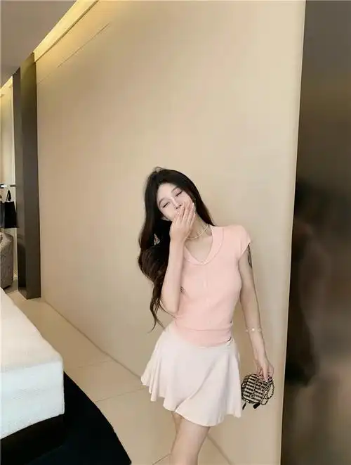 后背镂空显身材短袖t恤女夏季冰丝针织衫纯欲娃娃v领短款茶艺上衣