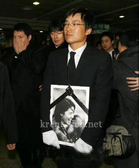 李恩珠葬礼今日凌晨7时举行 百名艺人泪送友人