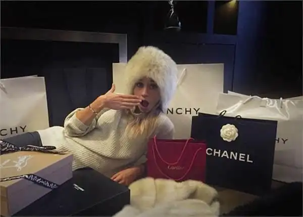 南太小岛富家女网晒奢侈生活 看中外名媛嚎生活pk