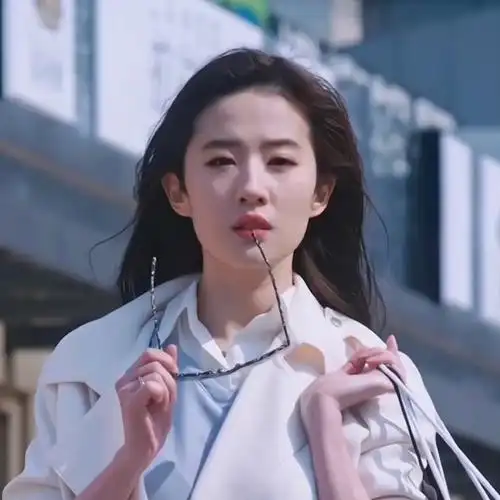 【露水红颜 刘亦菲】她眼睛总是亮亮的,像璀璨的宝石!