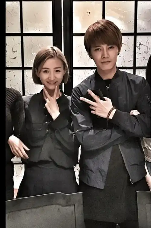 任嘉伦回应离婚谈到孩子好温柔