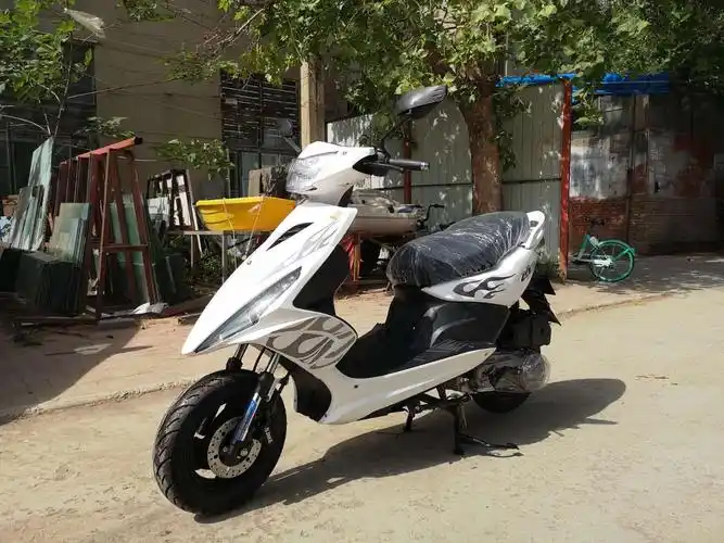 处理库存 国威品牌 国四电喷鬼火战速整车可上牌125cc踏板摩托车