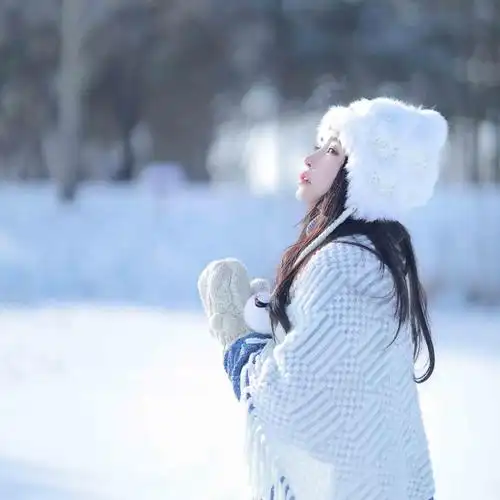 唯美雪地美女头像