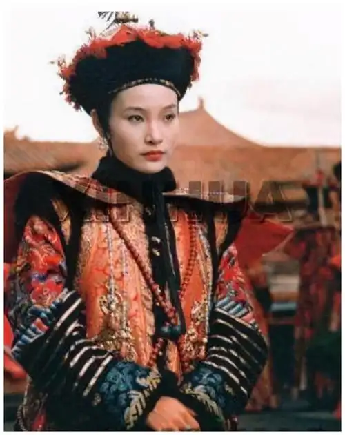 《末代皇帝》意外拍摄事故:"小皇帝"一急将陈冲内外衣扯了下来__财经