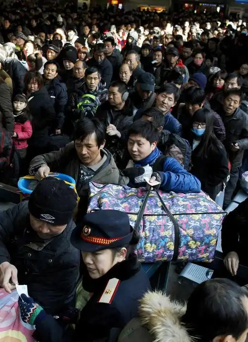 中国日报直击全国春运首日(组图)