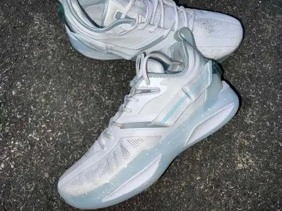 安踏海沃德3代三人测评