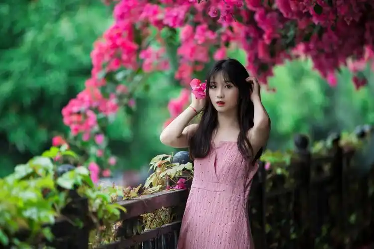 清纯甜美连衣裤裙花海拍摄可爱美女写真照