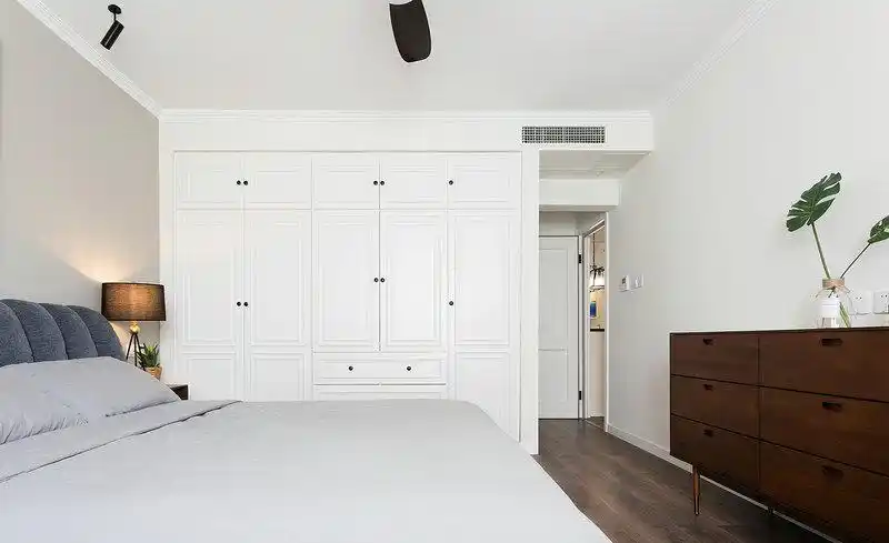 卧室大衣柜平开门和推拉移门哪个好节省空间