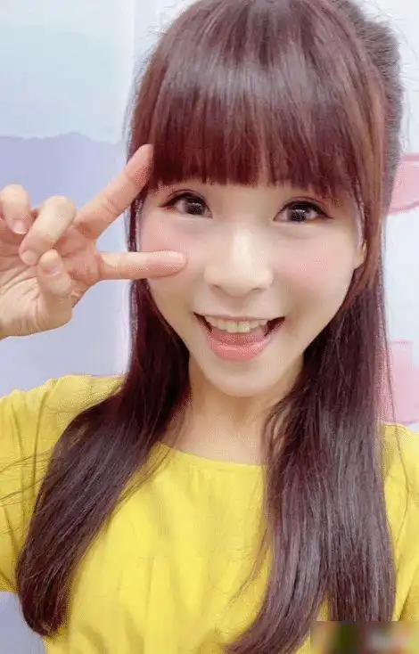 不少网友对"泡芙姐姐达伶"也是不太了解,2010年通过签约momo亲子台