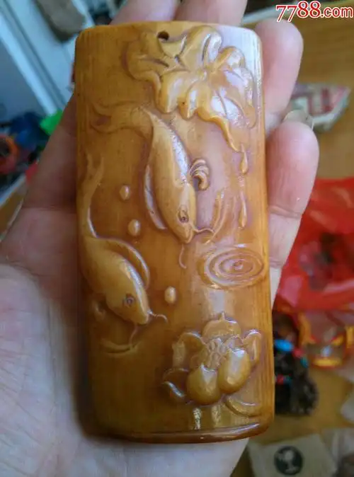 连年有余骨雕牌子