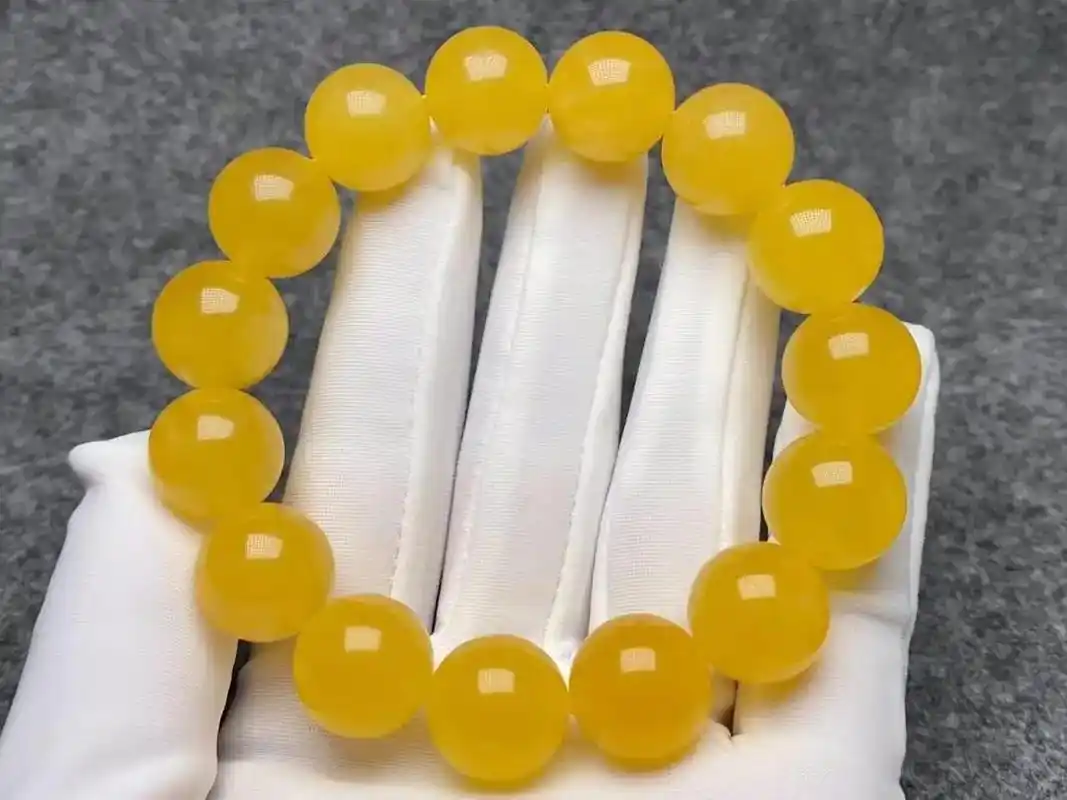 俄料鸡油黄圆珠手串:油性足,珠子直径14.5mm,总重26. - 抖音