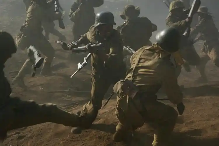 资料图片:《团长》第二批剧照--激烈的战场拼杀