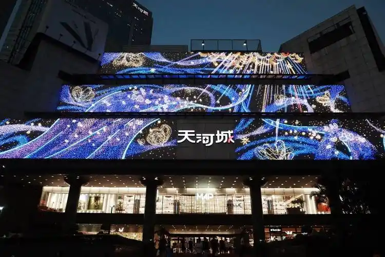 夜空彩虹连续25年点亮广州天河城,唯美光影持续引领羊城夜景_灯光