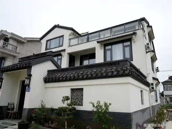 银河白与深灰配色涂耐可晶彩石外立面,演绎最中国徽派建筑的优雅与