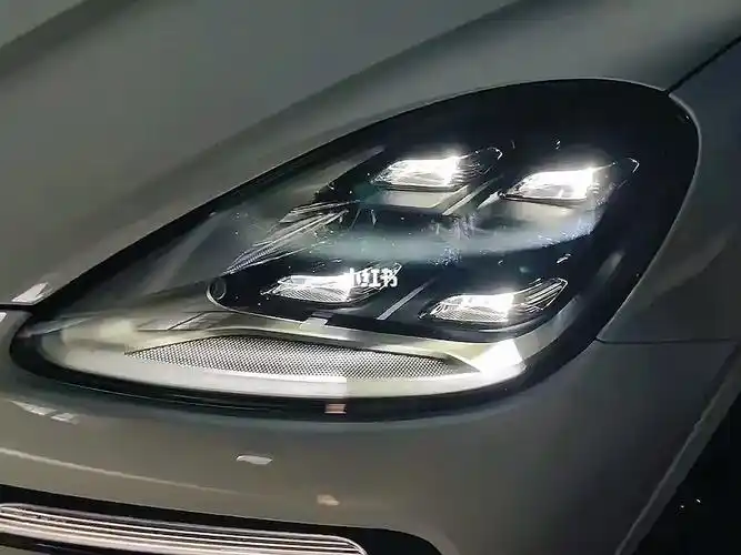 卡宴升级:原厂熏黑矩阵大灯!#保时捷  #卡宴