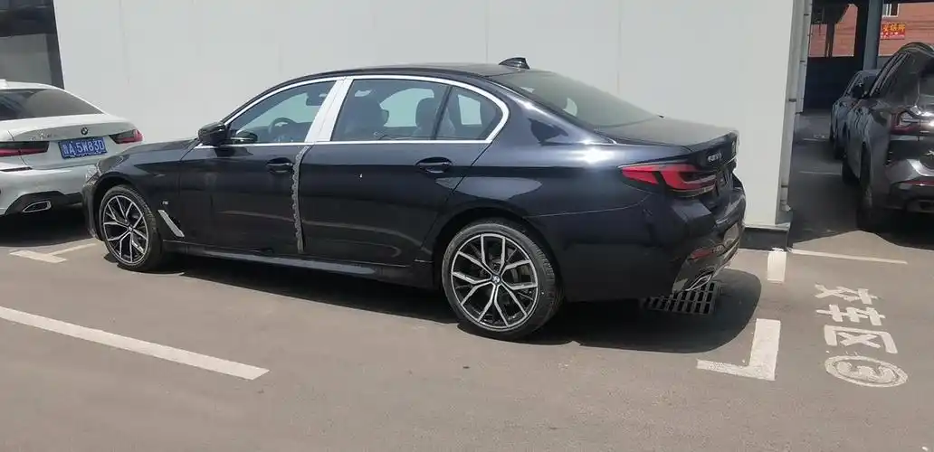 今日下定530尊享m运动,炭黑加火山红_宝马5系车友圈_懂车帝