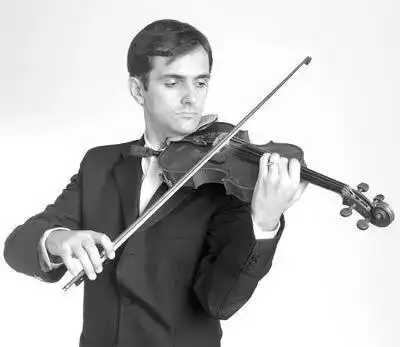 小提琴正确的演奏姿势