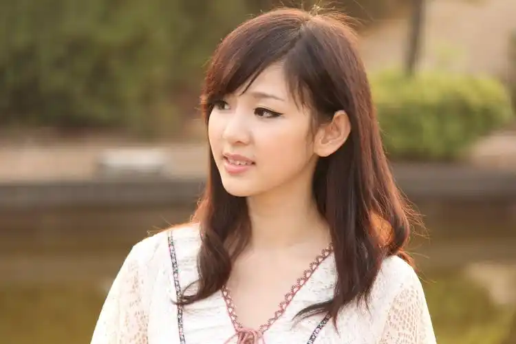 用ps通道快速抠出人物毛发效果的通道抠图教程-足够资源