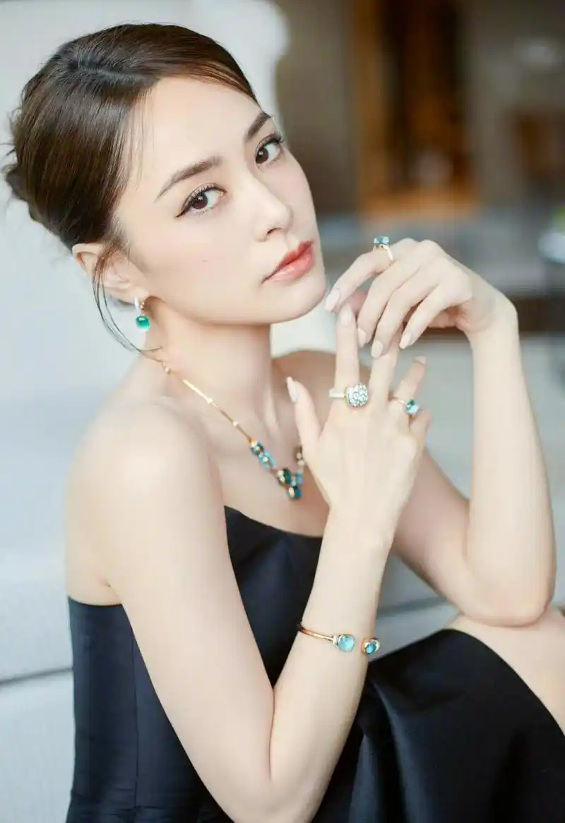 钟欣潼的这组照片太美了!