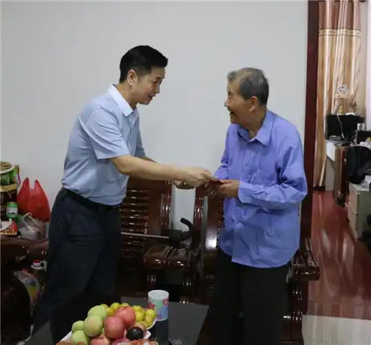 近日,南平市委常委,政法委书记吴荣才受中共中央组织部的委托,到浦城