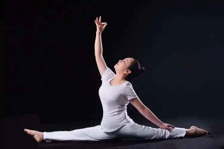 其它 瑜伽之美 写美篇女人的魅力首先表现在美丽的心情上 容光焕发