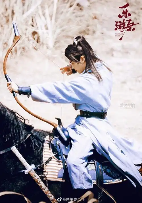 骑马射箭的帅哥,让人心动啦!蓝色古装的许凯,帅