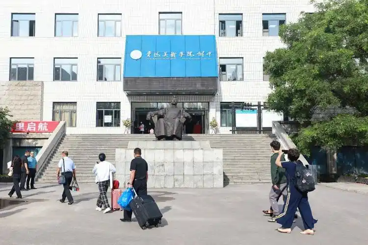 鲁美附中有幸被爱无畏山海