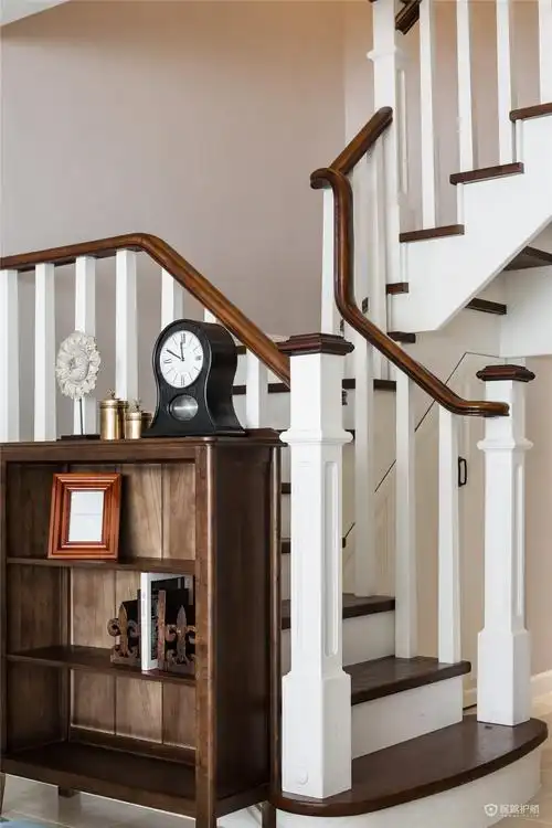 楼梯颜色要怎么搭配?