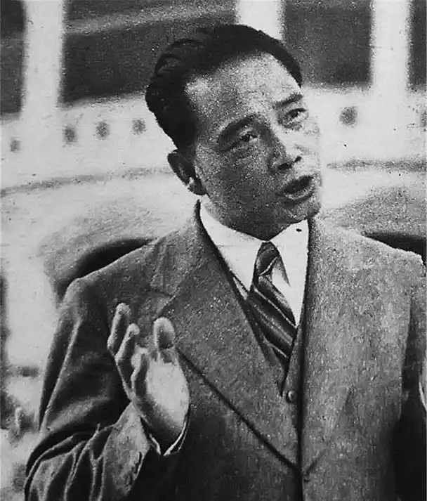 老照片汪精卫在上海的别墅里手舞足蹈表情和动作像极了周立波