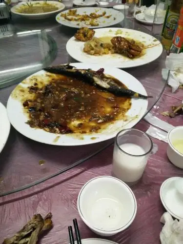 在外面吃饭,陪家人