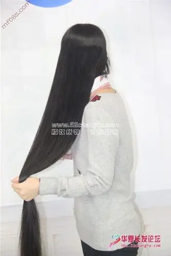 交易 >> 正文    发主18岁,青春活力,身材姣好,头发乌黑柔软,齐脖子剪