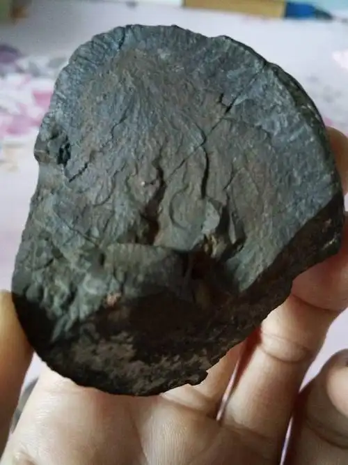 无球粒石陨石,少见红色品种,重110克,微磁性,目击坠落,全新.其它见图.