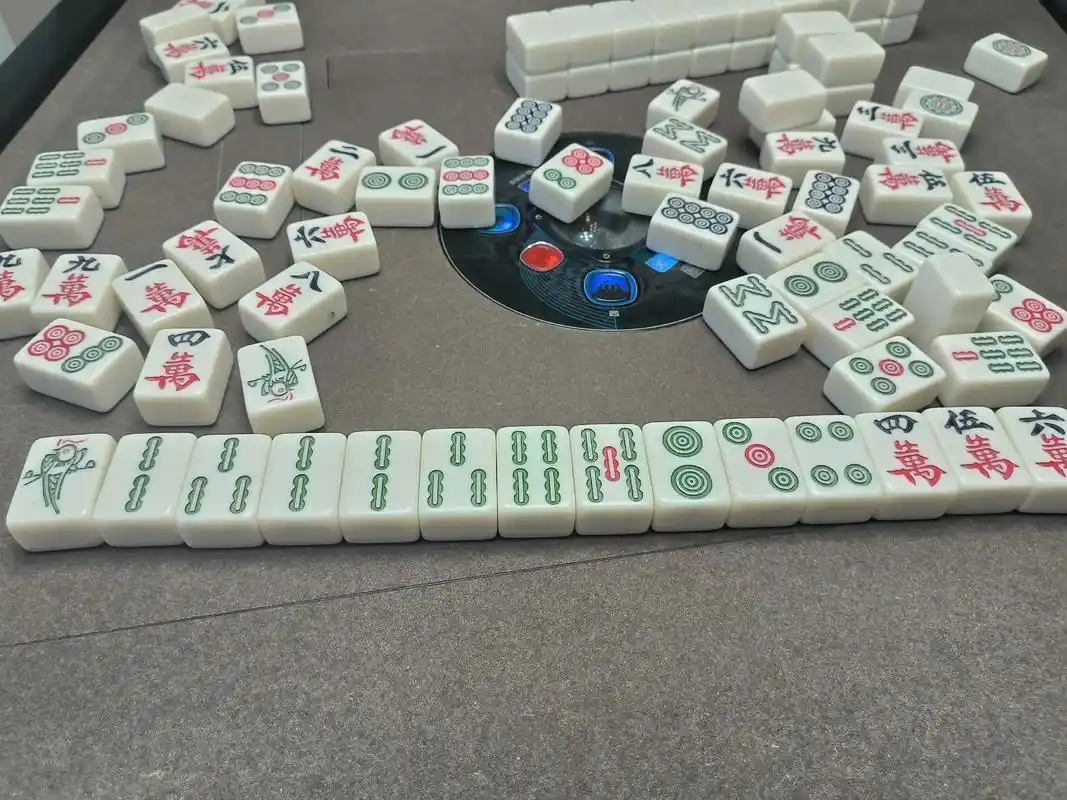 麻将 #胡牌的姿势一定要帅 酒桌饭桌办公桌,不如下班的