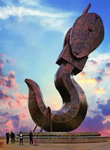 雕塑"力量":60吨吊钩拉动铁西工业蓬勃发展_建设