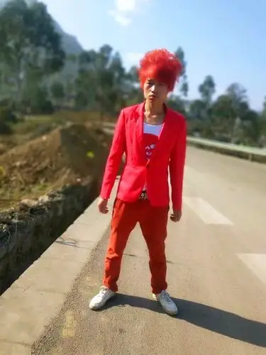 如何在百度搜索杀马特伤感王子安小田图片呢?