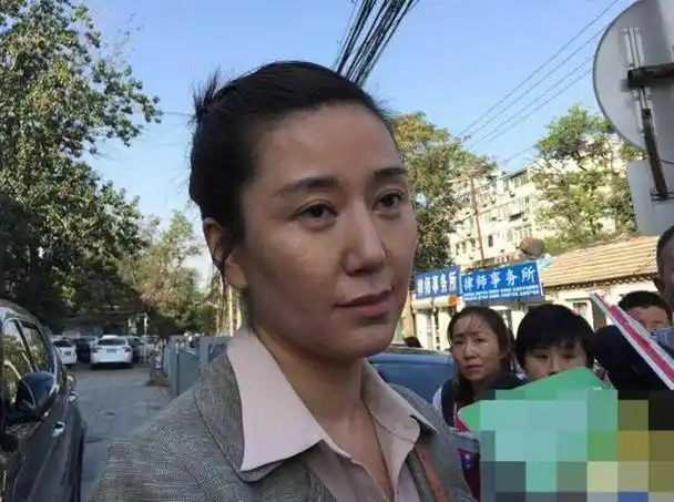 铁三角聚首《老家伙》,被批演技生硬人不行,和珅成唯一靠谱