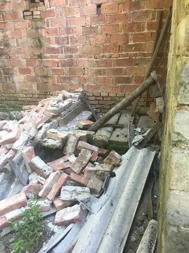 今天,铺尔嘴村全体村干上午到七组,下午到九组进行露天旱厕拆除工作