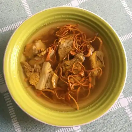 番薯妈咪做的虫草花排骨汤