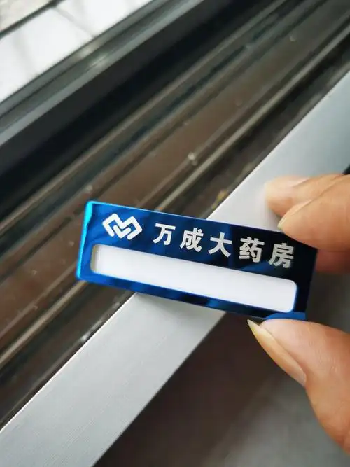 这么绝的胸牌你确定不来一个?